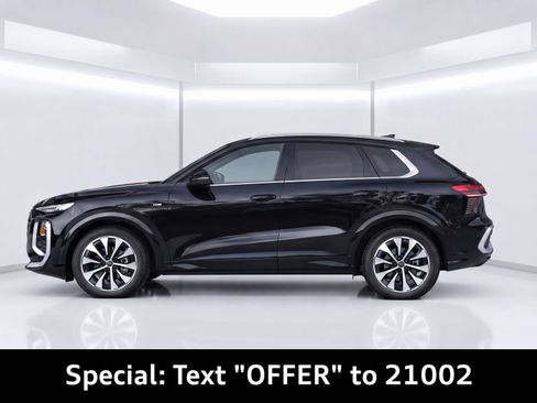 Certified 2026 Audi Q3 quattro 2.0T AWD/4WD image 2