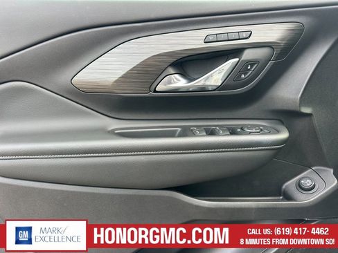 Used 2024 GMC Terrain SLT image 11