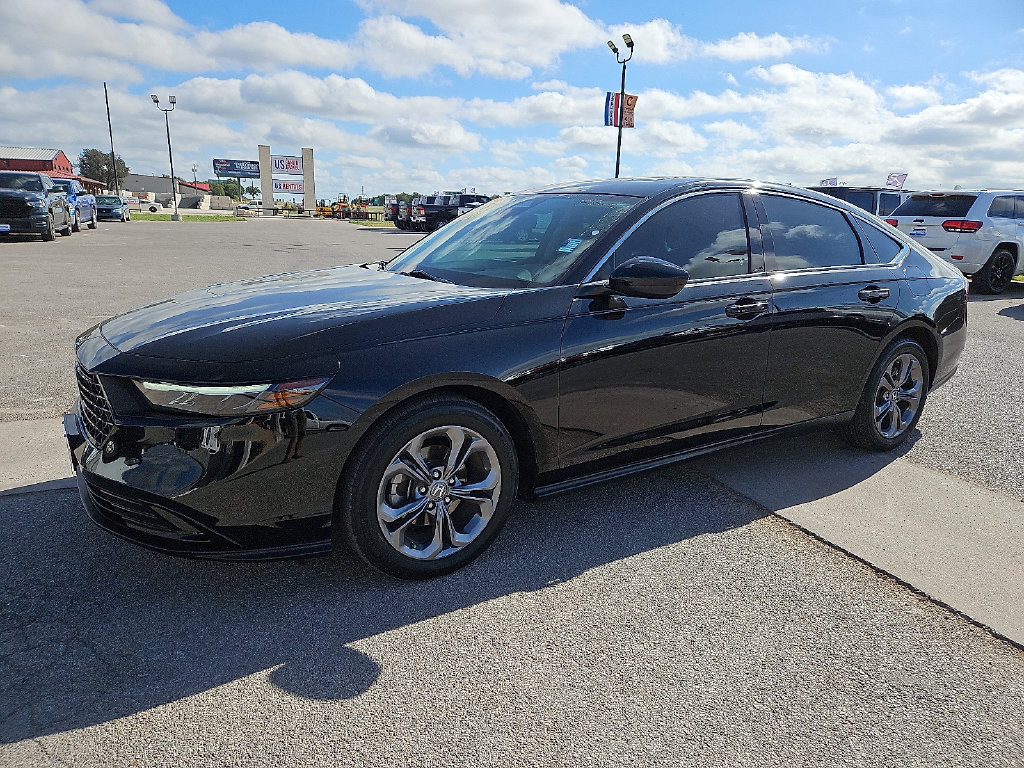 Used 2024 Honda Accord EX image 2