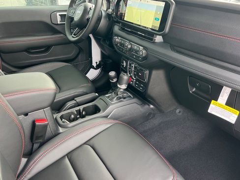 New 2026 Jeep Wrangler Unlimited Rubicon w/ Dual Top Group image 15