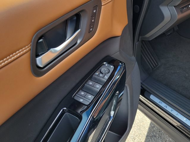 New 2026 Nissan Pathfinder Platinum AWD/4WD image 16