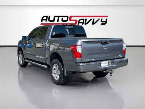 Used 2019 Nissan Titan SV w/ SV Convenience Package image 5