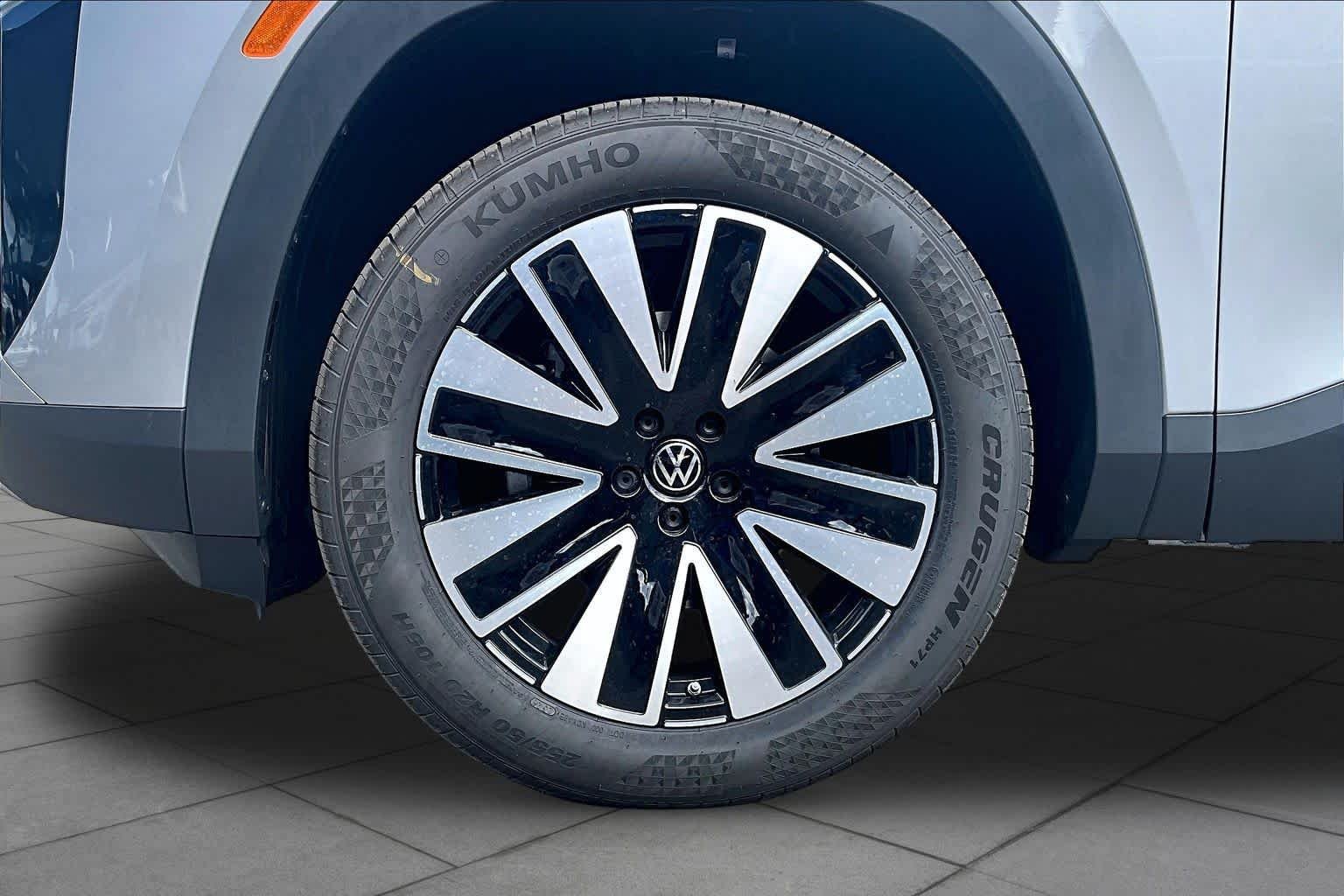 New 2027 Volkswagen Atlas SE FWD image 11