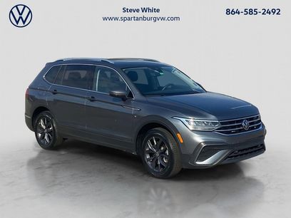Used 2023 Volkswagen Tiguan SE w/ Panoramic Sunroof Package