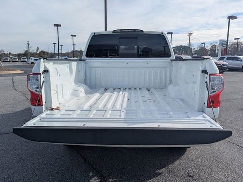Used 2021 Nissan Titan SV w/ SV Convenience Package image 6