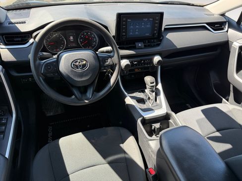 Used 2019 Toyota RAV4 LE FWD image 15