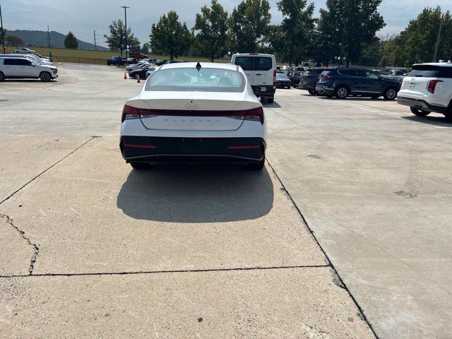 Used 2024 Hyundai Elantra SEL FWD image 30