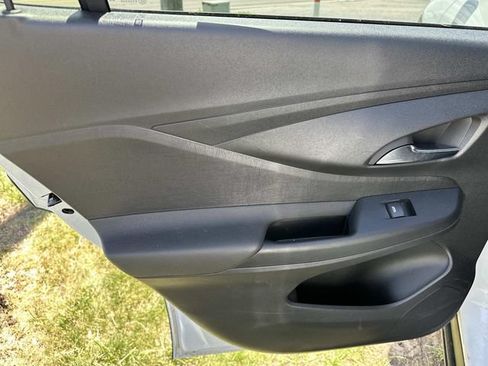 Used 2025 Buick Envista Preferred FWD image 11