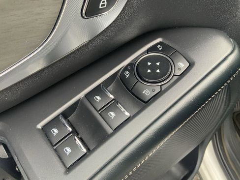 Used 2025 Ford Expedition Platinum image 25