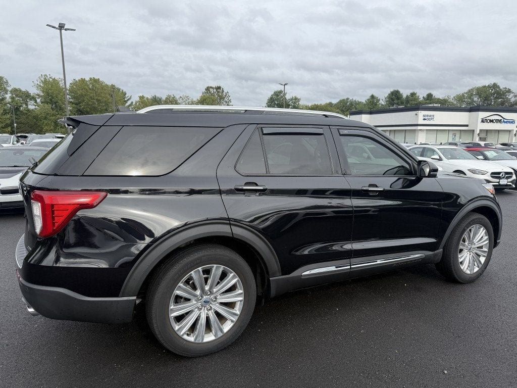 Used 2021 Ford Explorer Limited w/ Equipment Group 301A AWD/4WD image 4