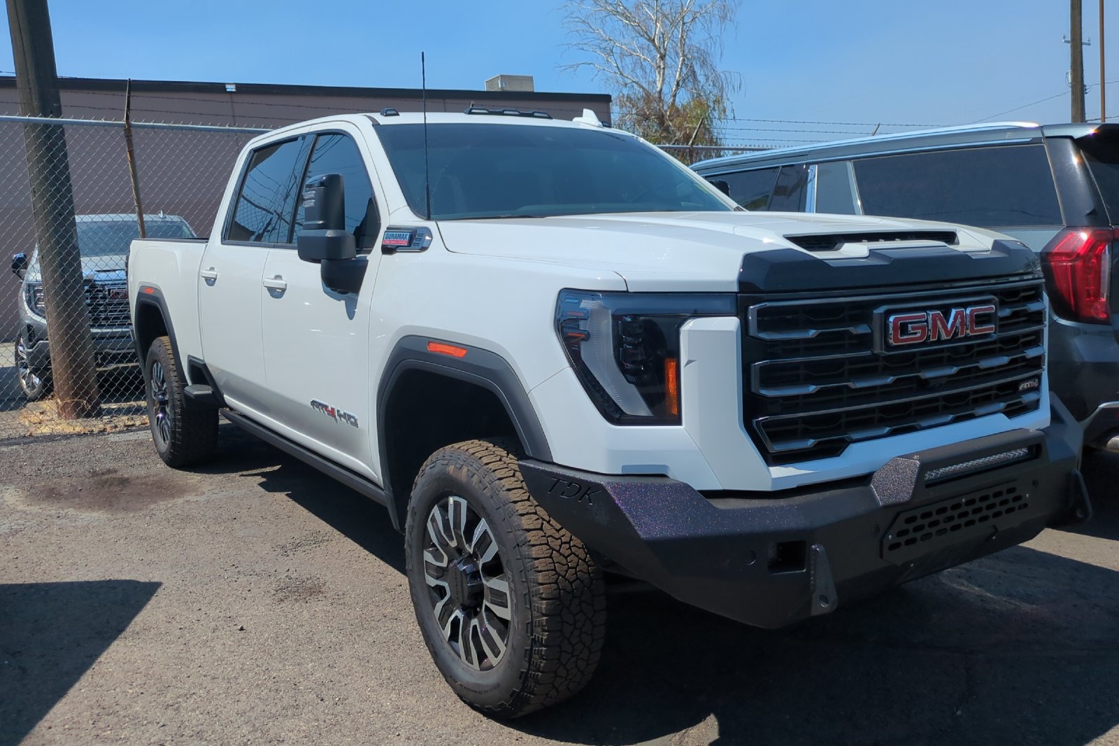 Used 2025 GMC Sierra 2500 AT4 w/ AT4 Premium Plus Package AWD/4WD image 2