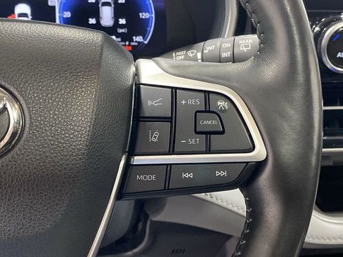 Used 2023 Toyota Highlander Limited image 34