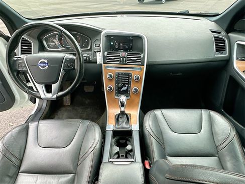 Used 2016 Volvo XC60 T5 Premier image 3