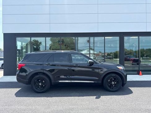 Used 2023 Ford Explorer XLT w/ Equipment Group 202A AWD/4WD image 2