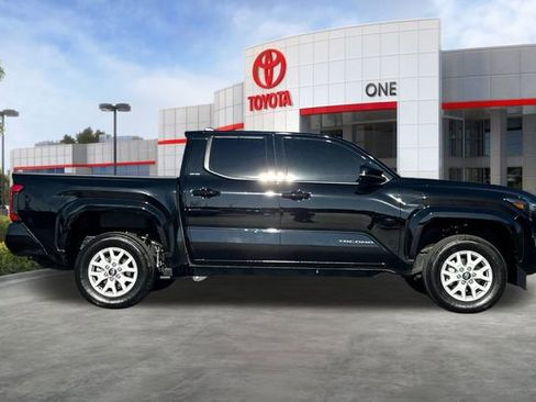 Used 2025 Toyota Tacoma SR5 image 3