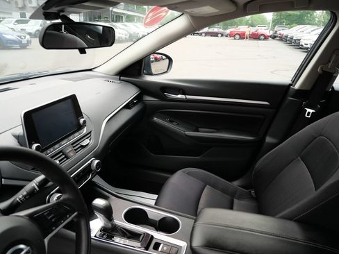 Used 2022 Nissan Altima 2.5 SV AWD/4WD image 13