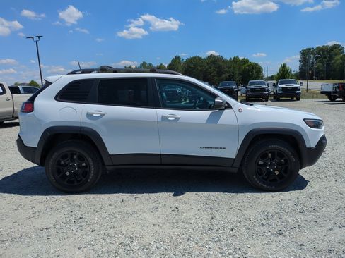 Used 2021 Jeep Cherokee Trailhawk w/ Sun, Sound & Nav Group AWD/4WD image 11