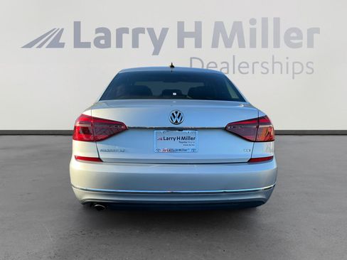 Used 2018 Volkswagen Passat 2.0T SE image 4