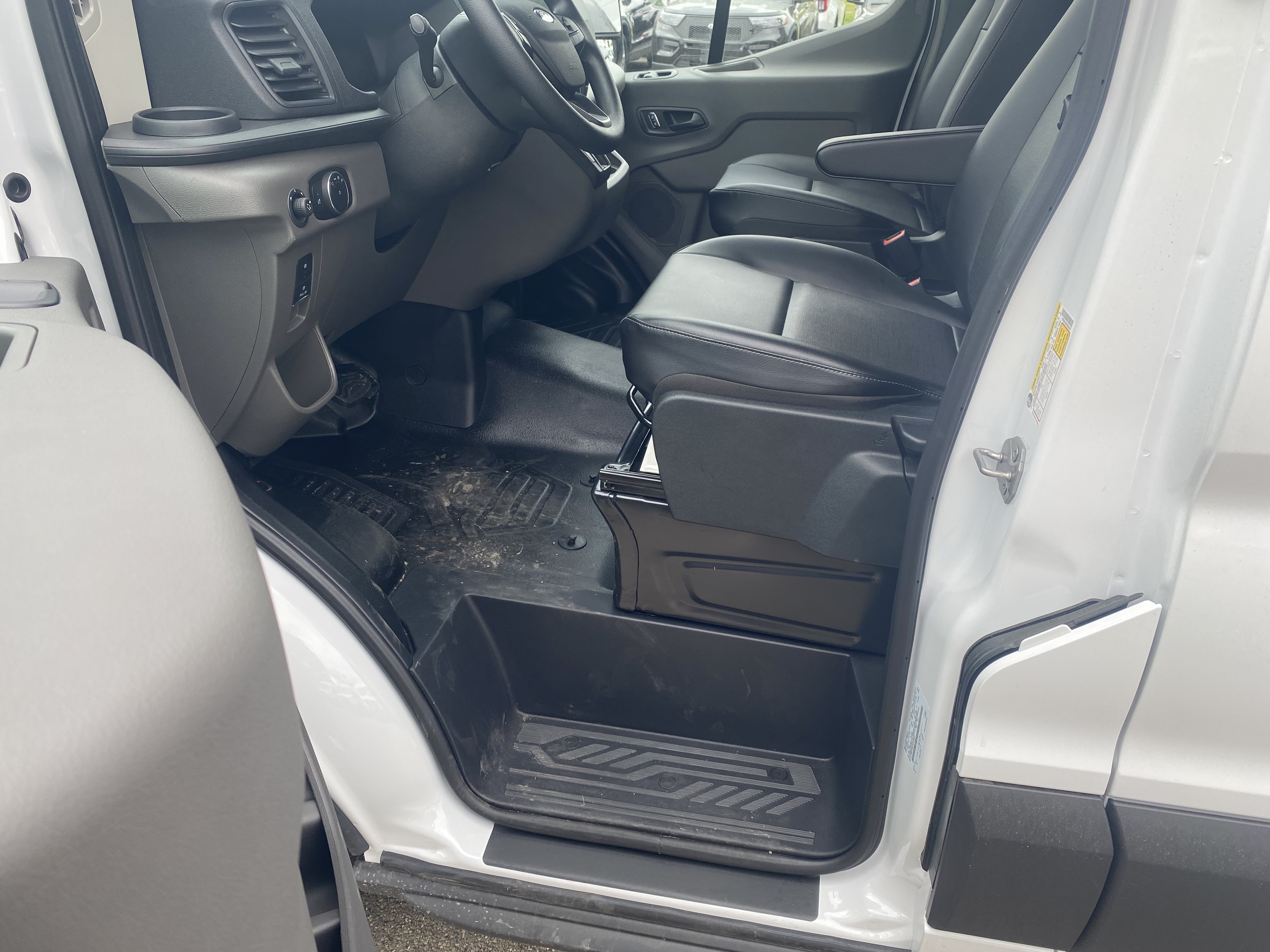 New 2026 Ford Transit 250 148 Medium Roof RWD image 13