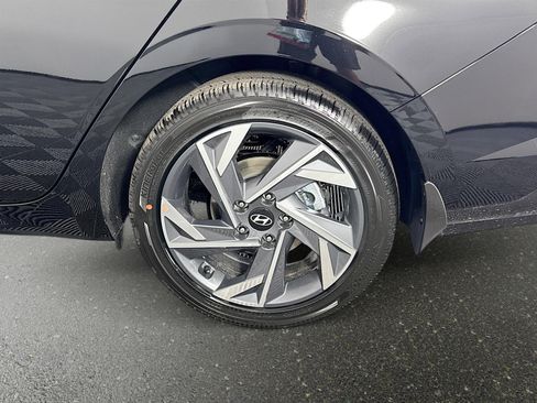 New 2026 Hyundai Elantra Limited FWD image 32