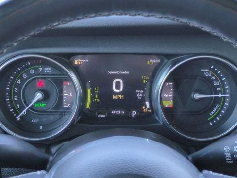 Used 2022 Jeep Wrangler Unlimited Sahara w/ Cold Weather Group AWD/4WD image 27