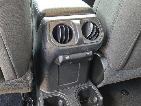 Used 2023 Jeep Wrangler Unlimited Sport AWD/4WD image 15