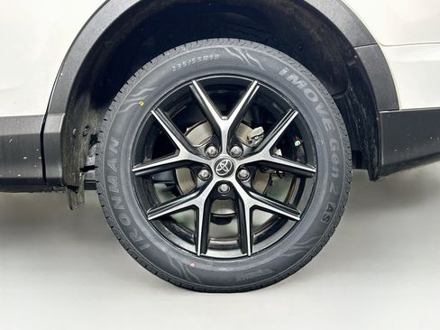 Used 2018 Toyota RAV4 SE w/ Power Extra Value Package FWD image 11