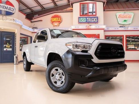 Used 2023 Toyota Tacoma SR image 1