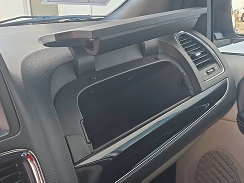 Used 2019 Dodge Grand Caravan SXT FWD image 33