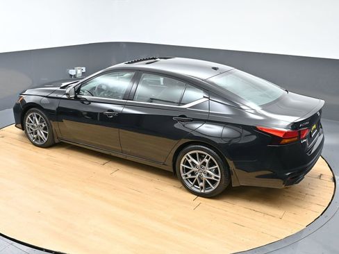 Used 2024 Nissan Altima 2.0 SR FWD image 44