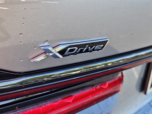 Used 2022 BMW 740i xDrive w/ M Sport Package image 19