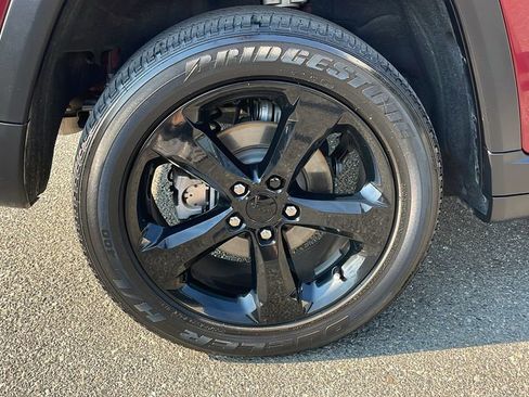 Used 2023 Jeep Grand Cherokee Altitude image 31