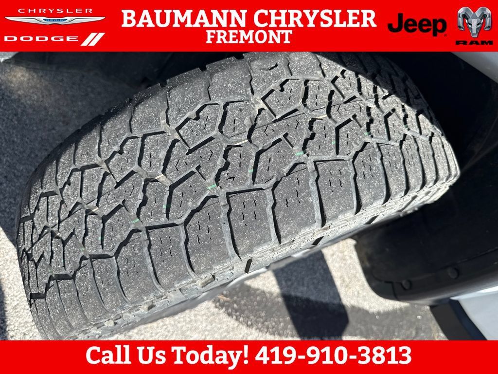 Used 2025 Jeep Compass Trailhawk AWD/4WD image 27