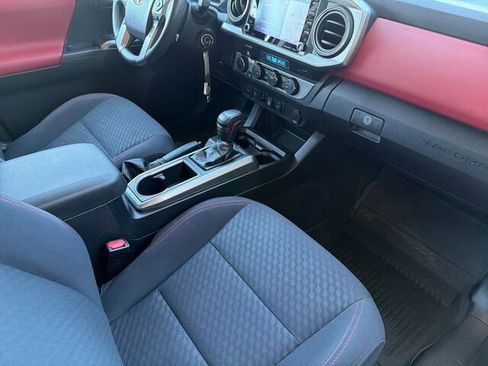 Used 2021 Toyota Tacoma SR5 AWD/4WD image 19