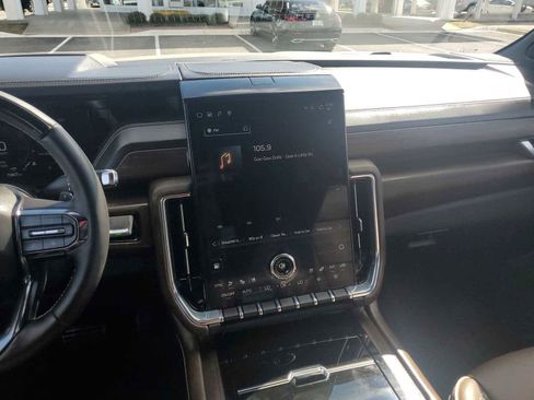 Used 2025 GMC Yukon Denali Ultimate image 12