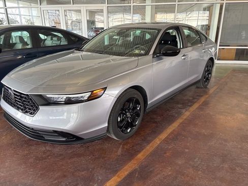Used 2025 Honda Accord SE image 3