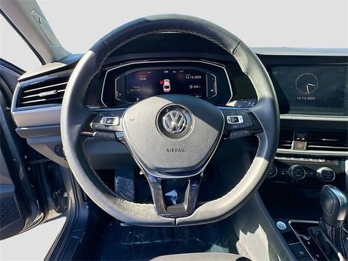 Used 2021 Volkswagen Jetta SEL Premium image 11