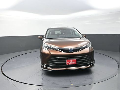 Certified 2022 Toyota Sienna XLE w/ XLE Plus Package AWD/4WD image 36