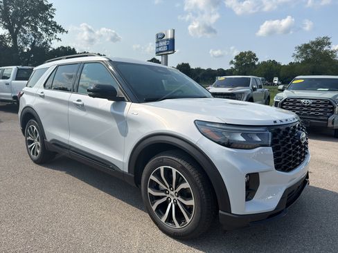 New 2026 Ford Explorer ST-Line AWD/4WD image 3