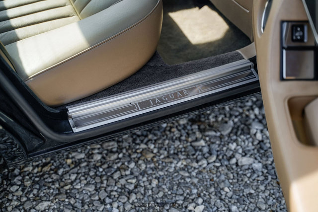 Used 1988 Jaguar XJ6 RWD image 44