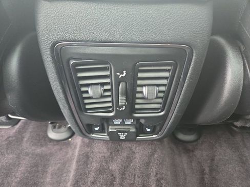 Used 2018 Jeep Grand Cherokee Overland image 19