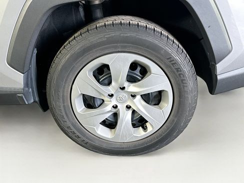 Used 2020 Toyota RAV4 LE image 11