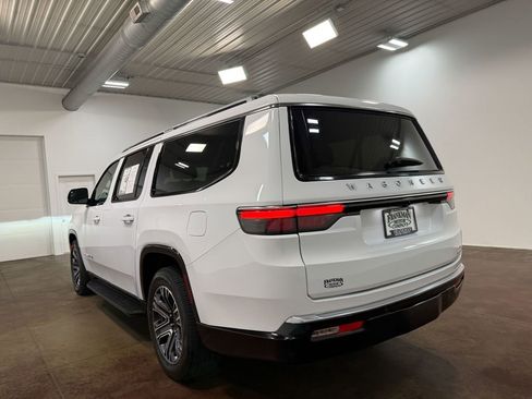 Used 2024 Jeep Wagoneer L Series II w/ Flexible Seating Group AWD/4WD image 35