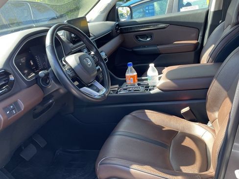 Used 2025 Honda Pilot Elite image 2