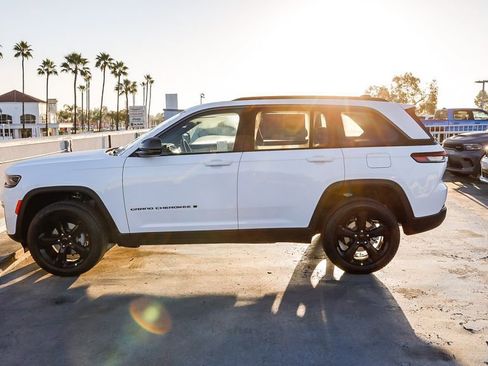 New 2026 Jeep Grand Cherokee Limited w/ Limited Altitude Package AWD/4WD image 14