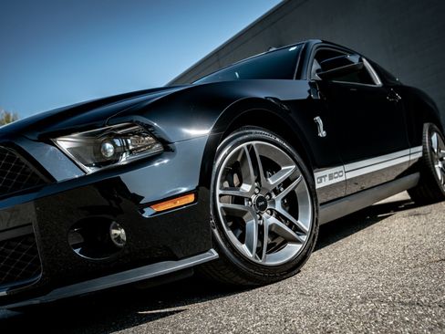 Used 2010 Ford Mustang Shelby GT500 image 7