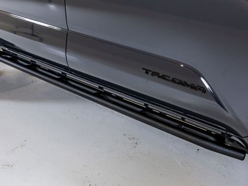 Used 2025 Toyota Tacoma TRD Off-Road image 13