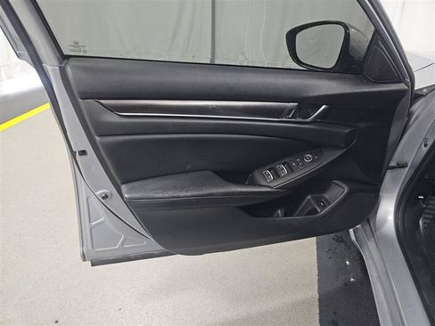Used 2018 Honda Accord Sport image 12