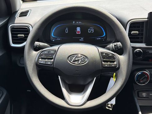 Used 2025 Hyundai Venue SE FWD image 23
