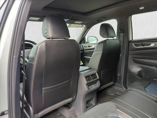 Used 2025 Volkswagen Atlas Cross Sport SEL Premium R-Line AWD/4WD image 18